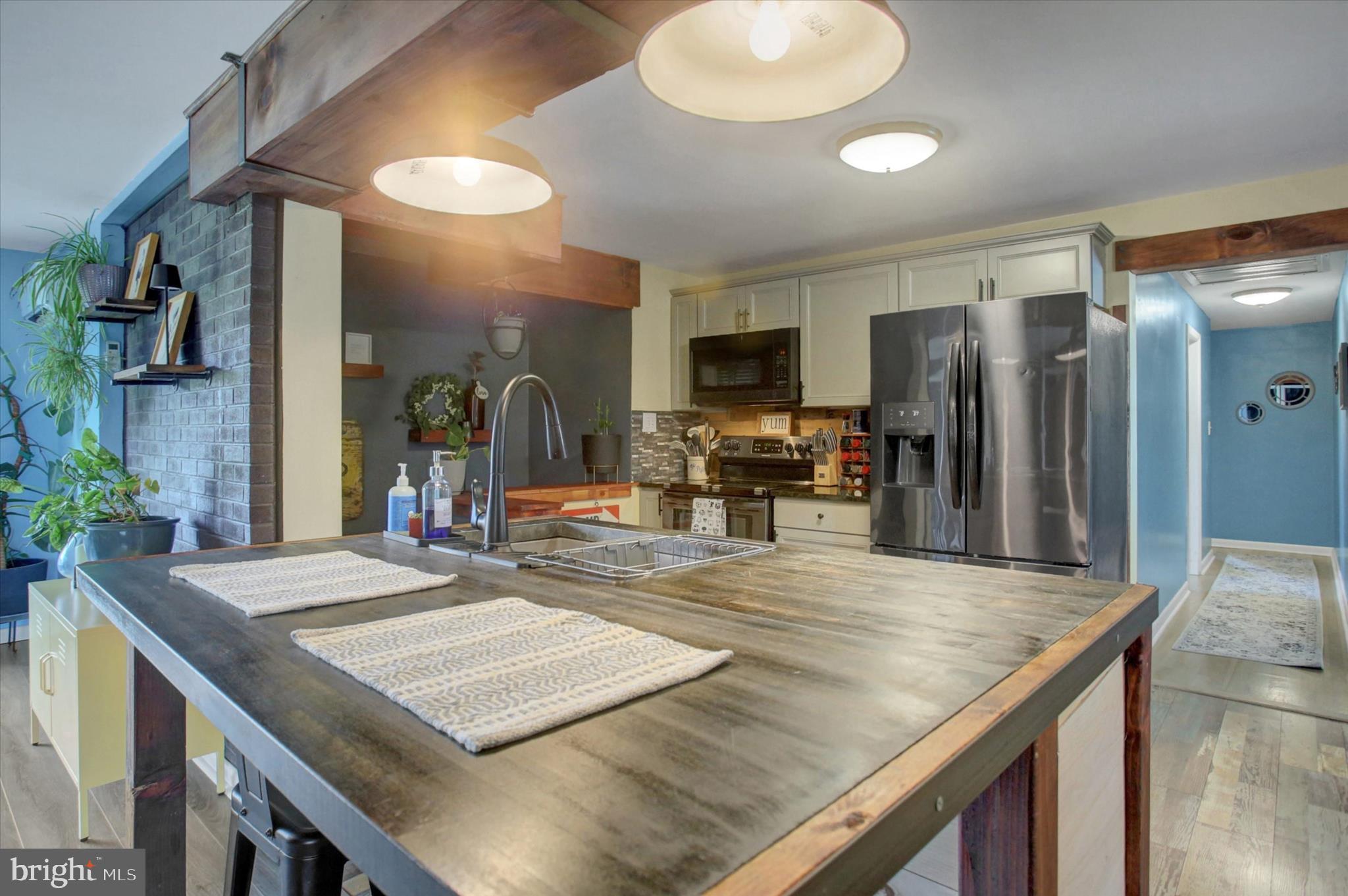 WARM SPRING ROAD - Residential