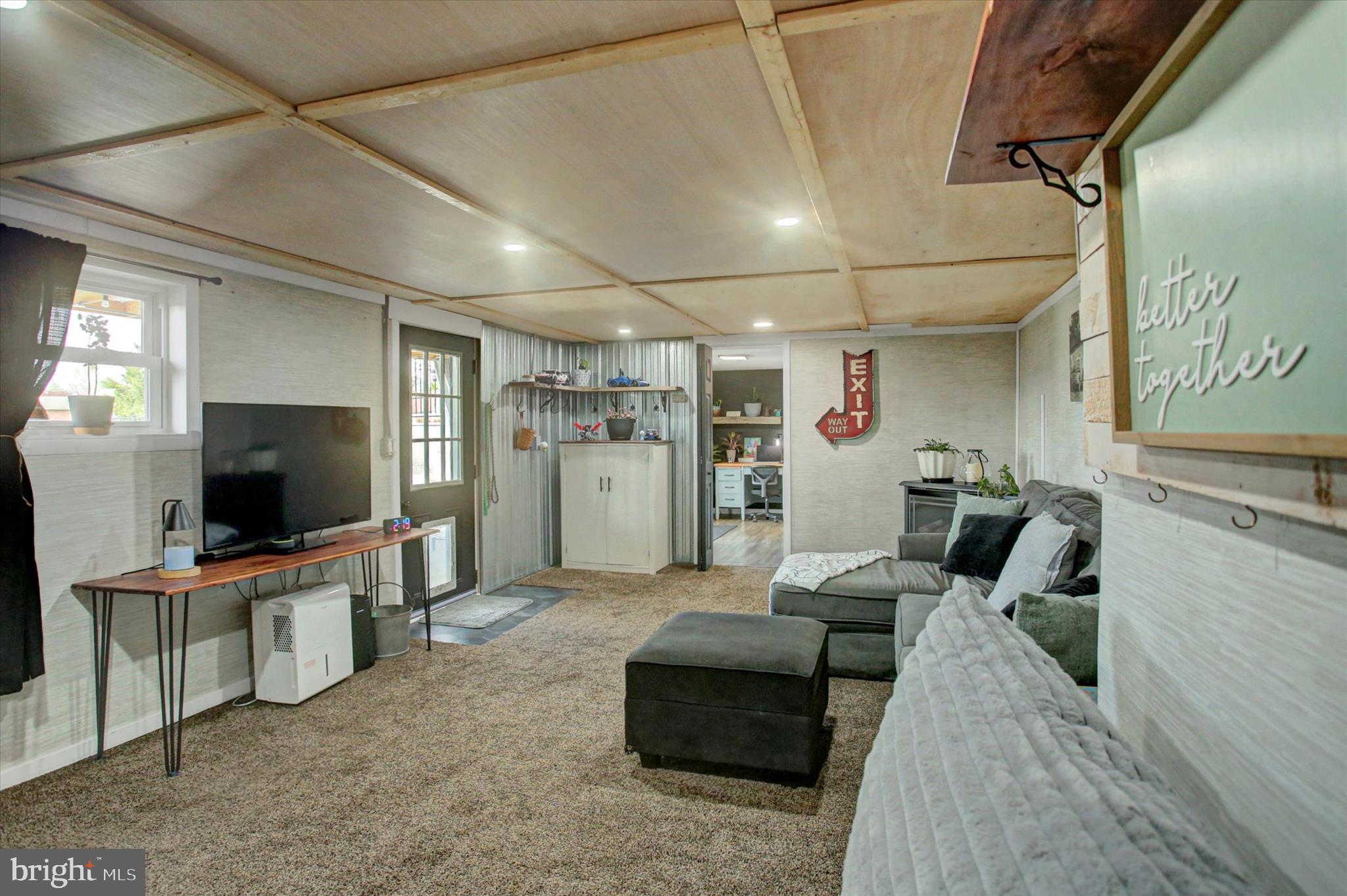 WARM SPRING ROAD - Residential