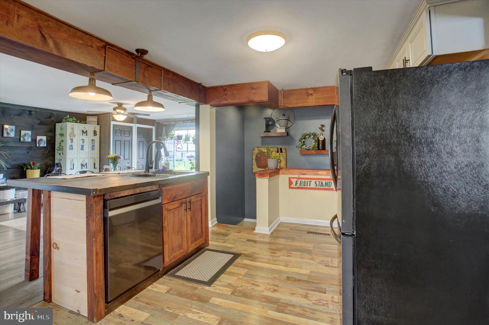 WARM SPRING ROAD - Residential