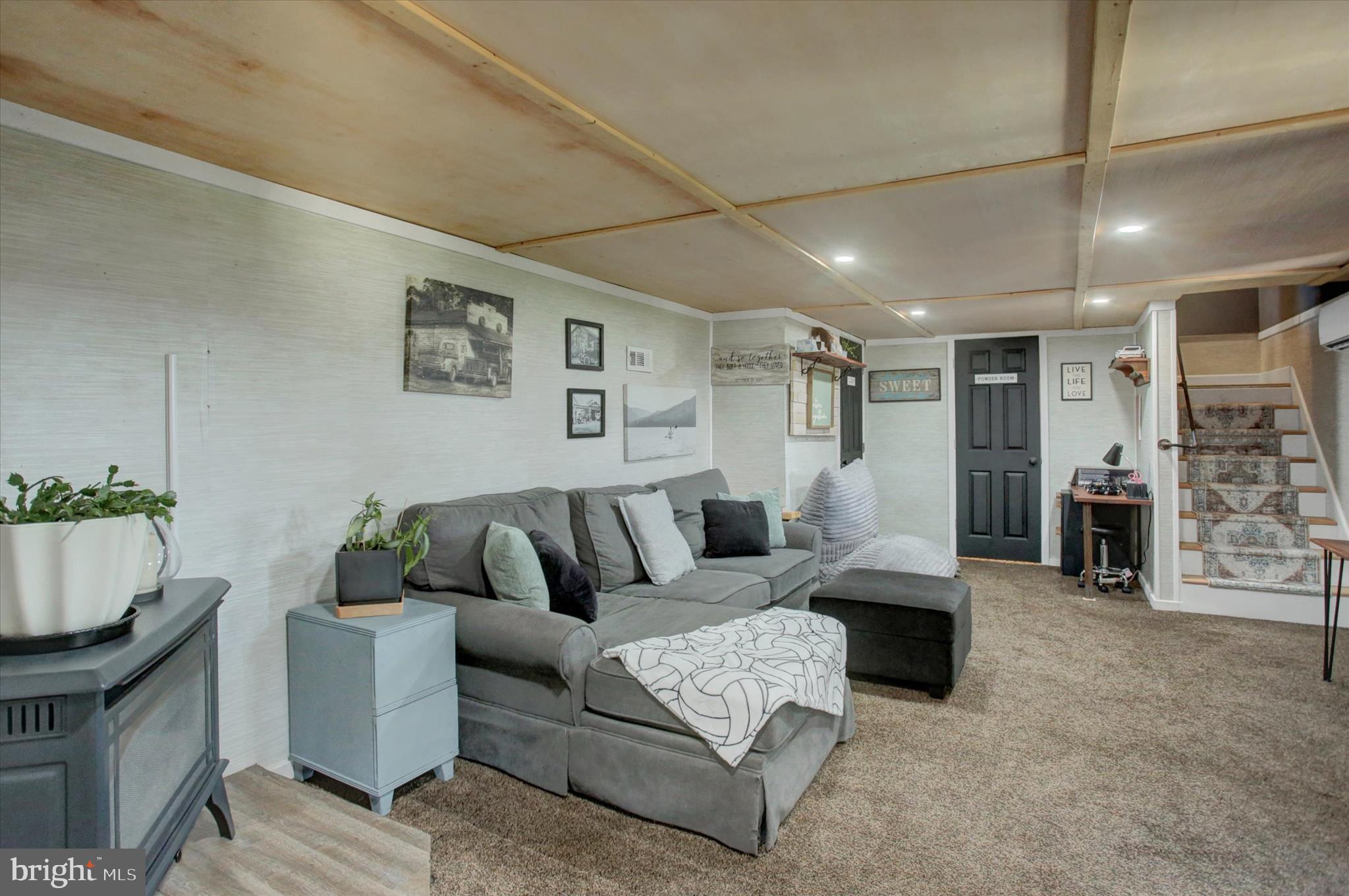 WARM SPRING ROAD - Residential