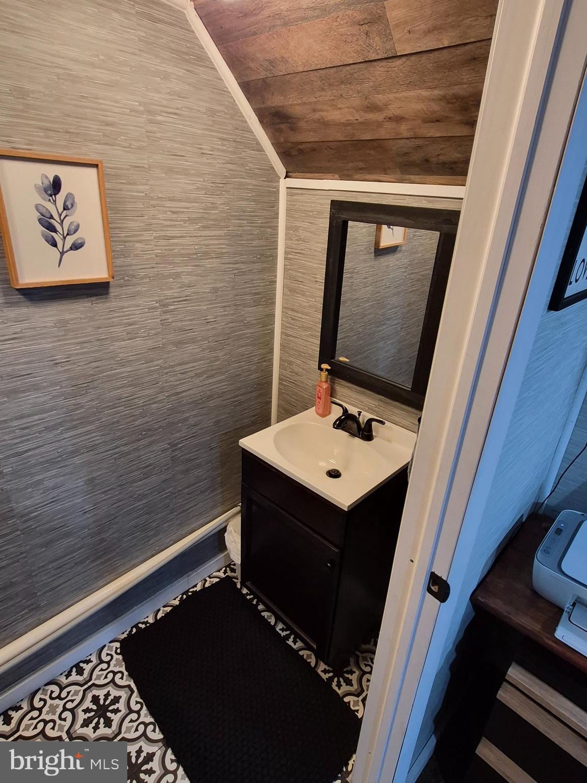 WARM SPRING ROAD - Residential