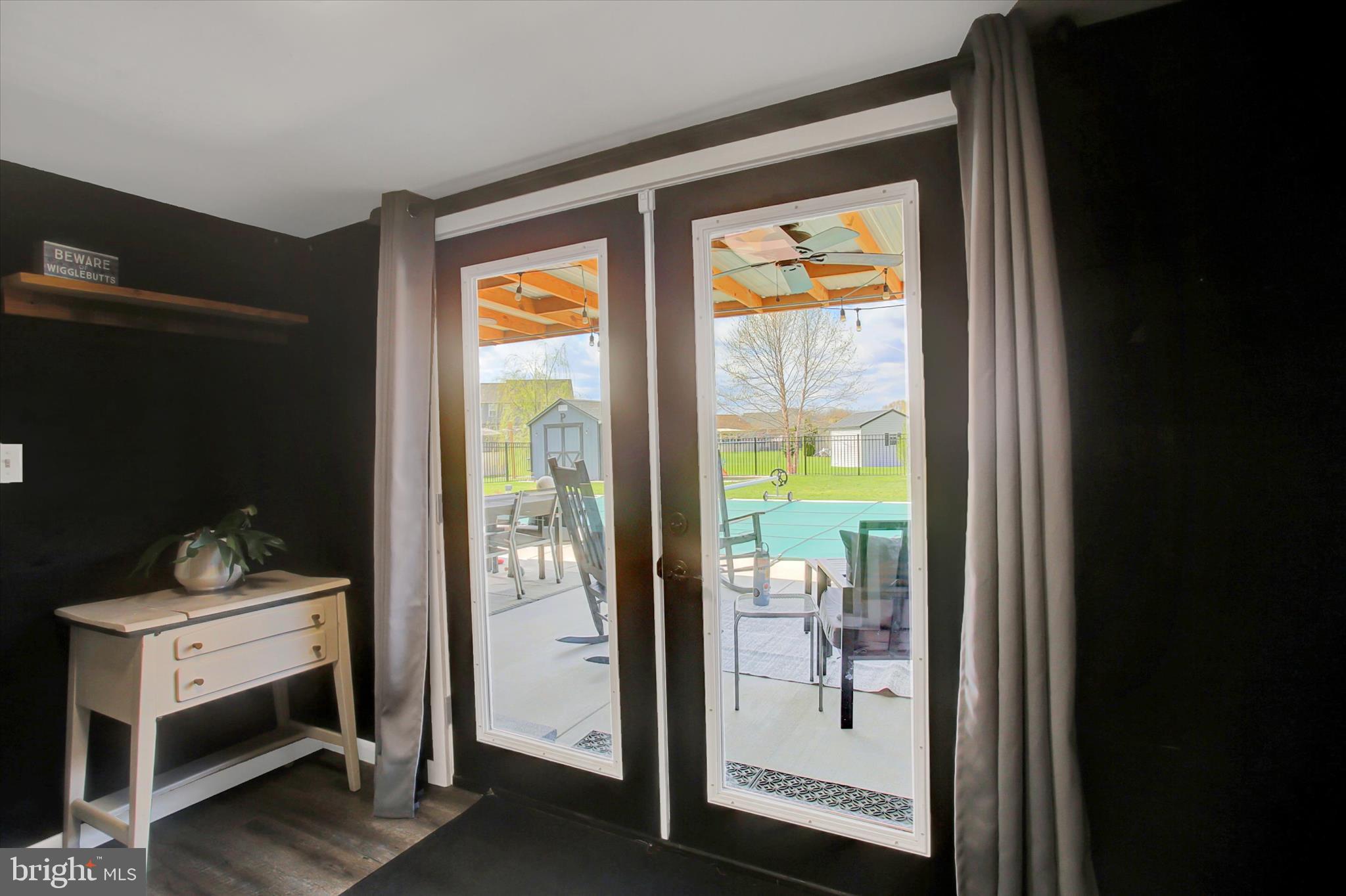 WARM SPRING ROAD - Residential