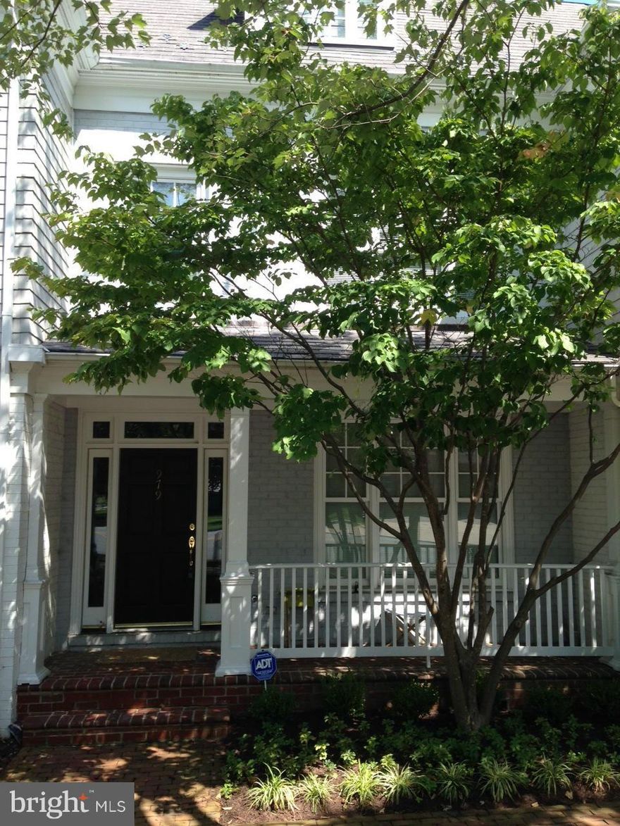 ABSOLUTELY STUNNING 3 BEDROOM OLD TOWN GATEWAY TH.SHORT WALK TO THE METRO OR THE "HEART" OF OLD TOWN. THREE LIGHTS TO DC & NATIONAL AIRPORT! FEATURES INCLUDE GORGEOUS WOOD FLRS., LR FPLC., GOURMET KITCHEN W/GRANITE COUNTERS, SEPARATE DR, BREAK. ROOM,OFF-ST. PARKING AND A QUAINT PATIO.OWC PETS ON A CASE/CASE BASIS. WILL BE PAINTED AS NEEDED.