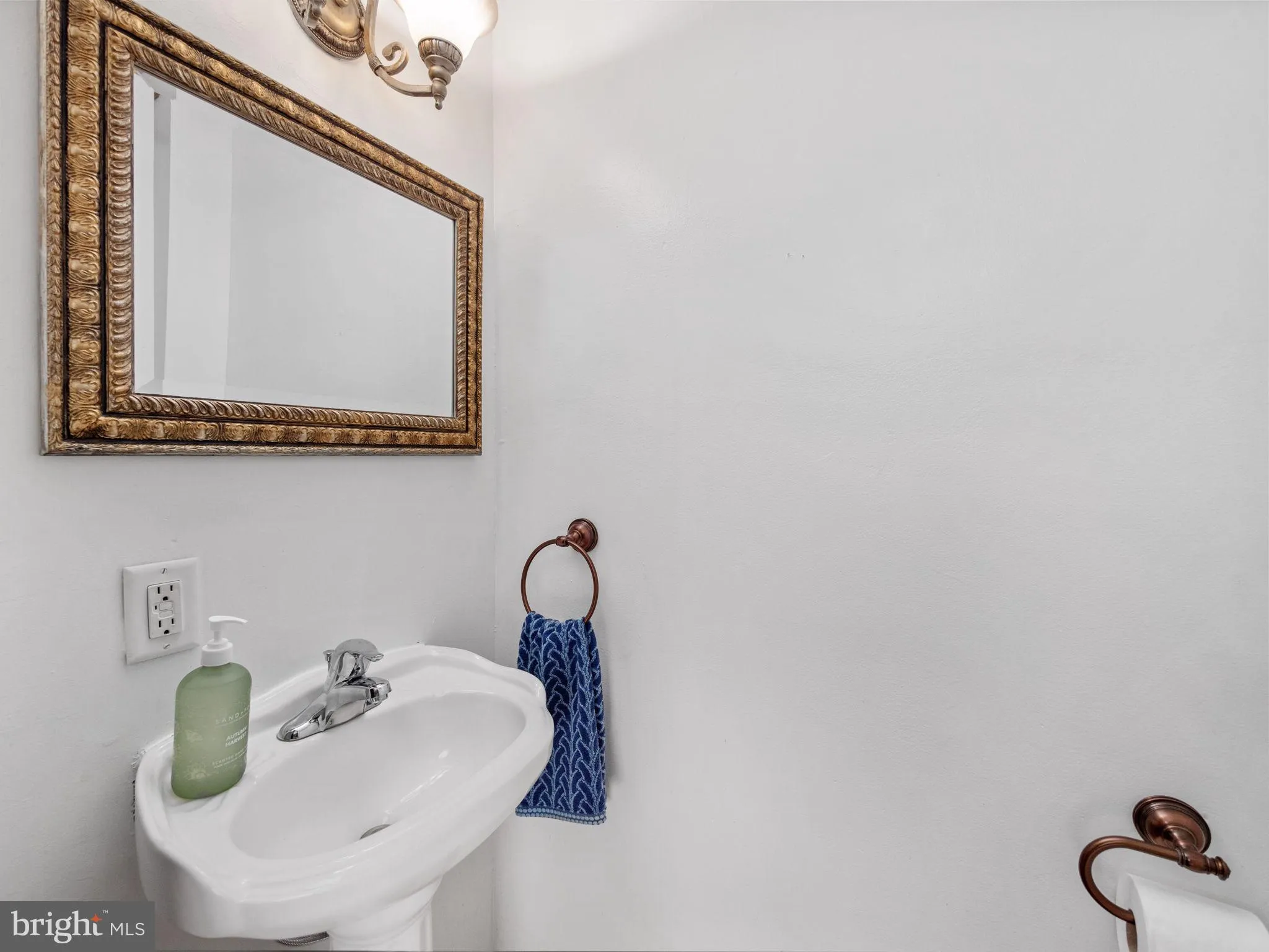 Allentown, Pennsylvania 18104, United States, 3 Bedrooms Bedrooms, ,2 BathroomsBathrooms,Residential,Pending,198087