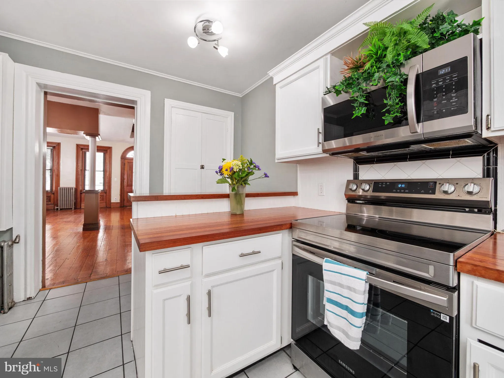 Allentown, Pennsylvania 18104, United States, 3 Bedrooms Bedrooms, ,2 BathroomsBathrooms,Residential,Pending,198087