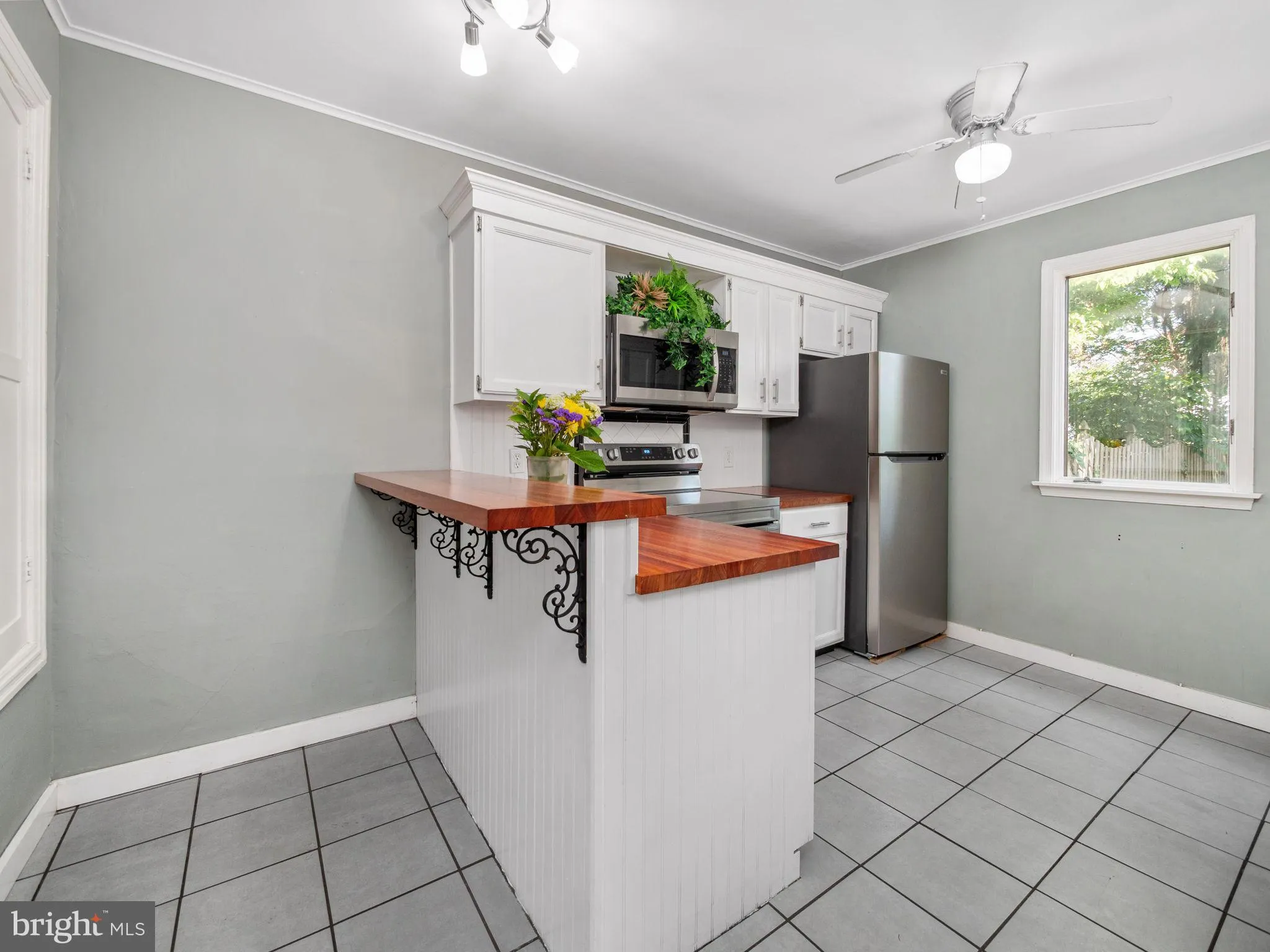 Allentown, Pennsylvania 18104, United States, 3 Bedrooms Bedrooms, ,2 BathroomsBathrooms,Residential,Pending,198087