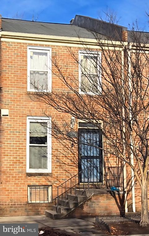 Townhouse For Sale - 924 S Paca Street<br/> BALTIMORE, MD 21230