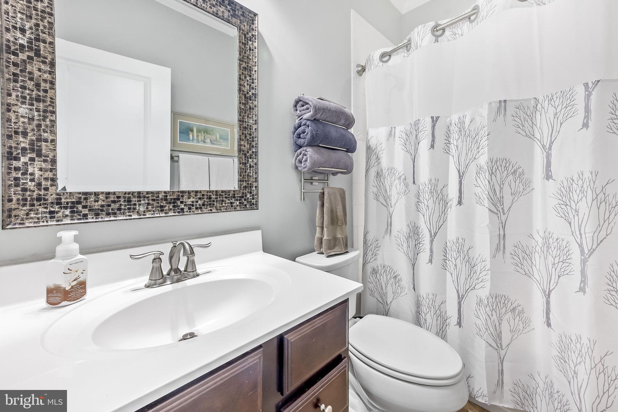 CREEKSIDE VILLAGE - Residential