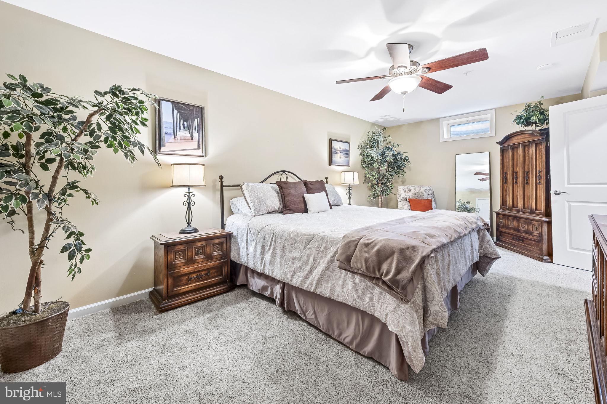 CREEKSIDE VILLAGE - Residential