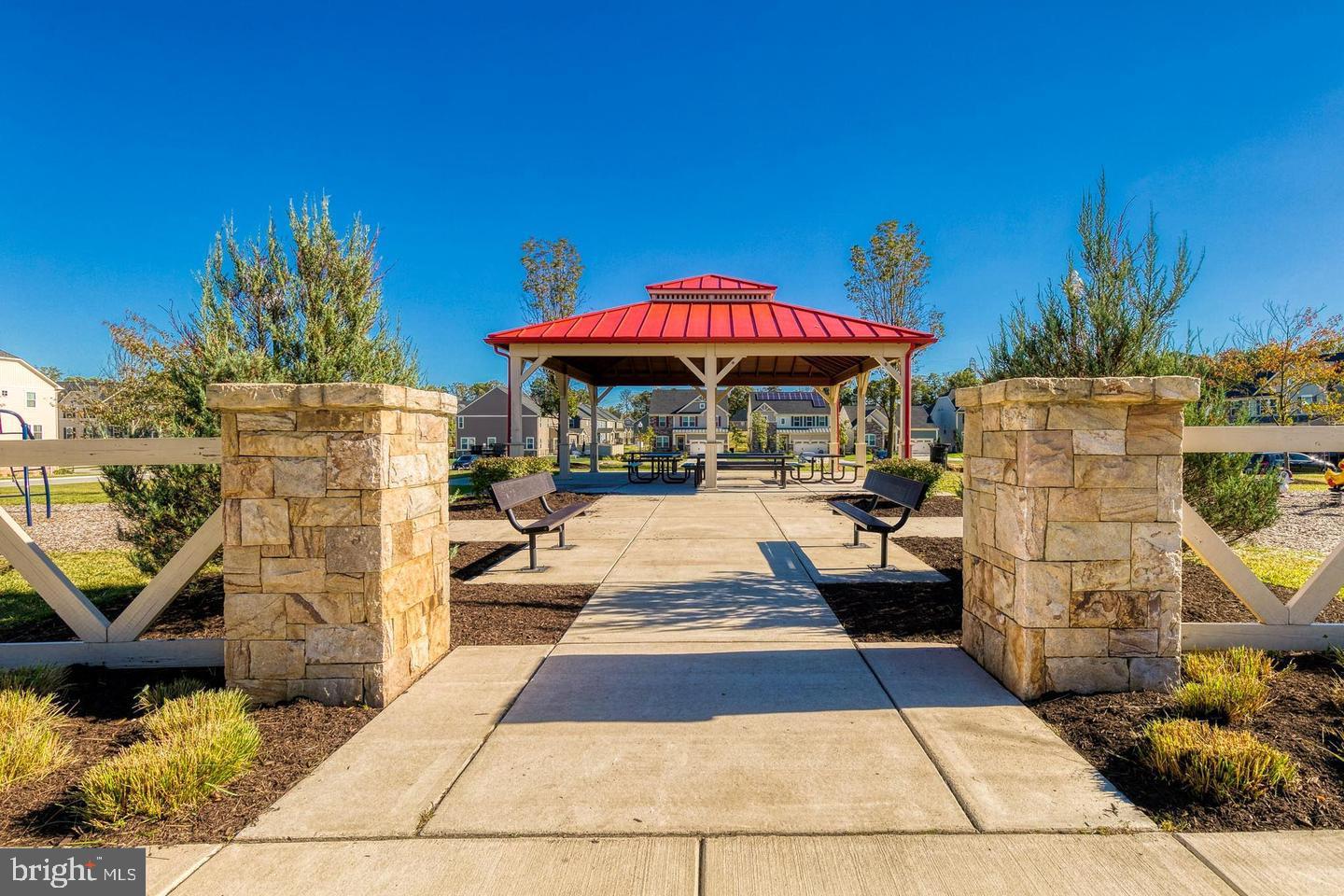 CREEKSIDE VILLAGE - Residential