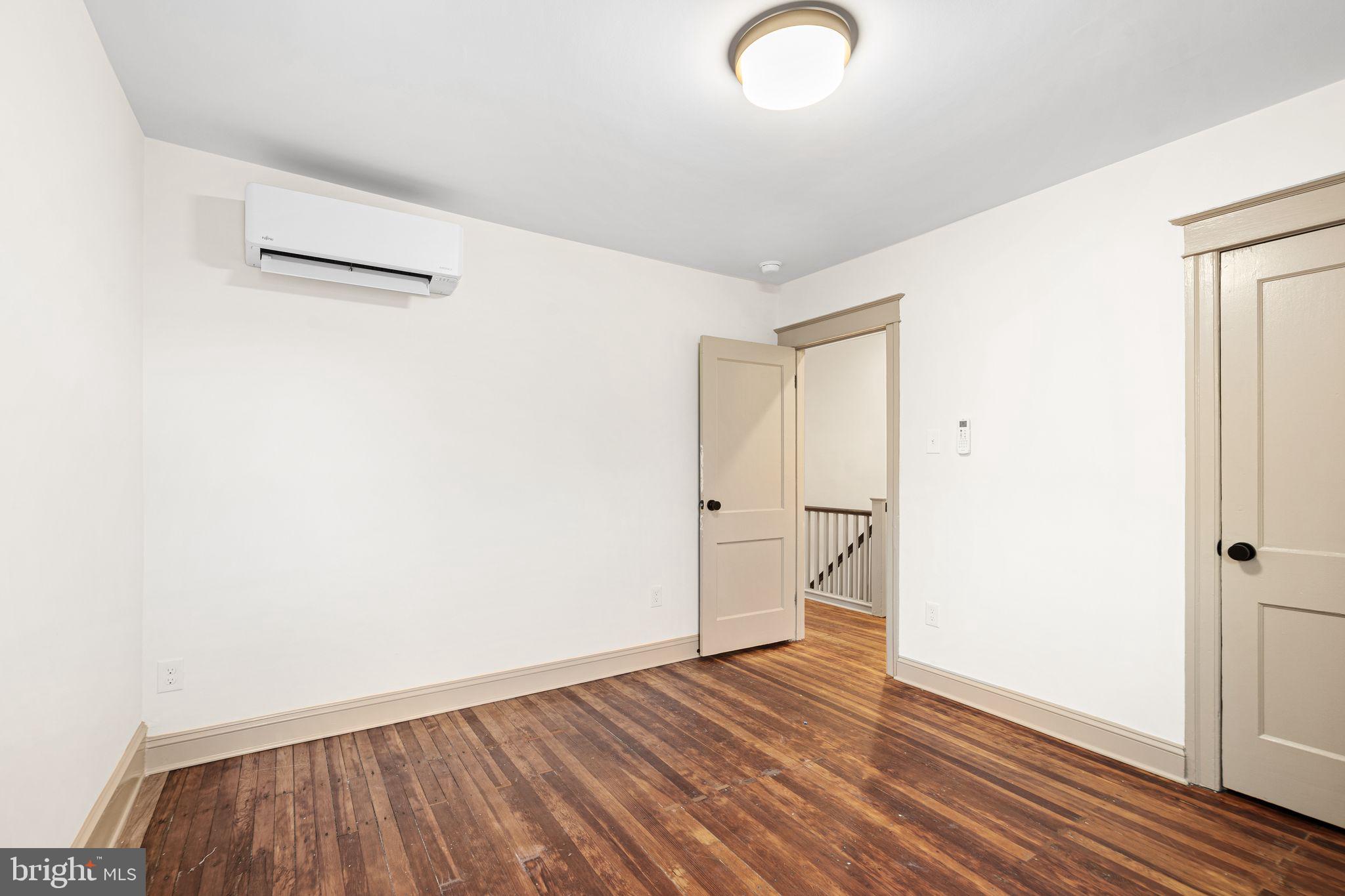 ROXBOROUGH - Residential