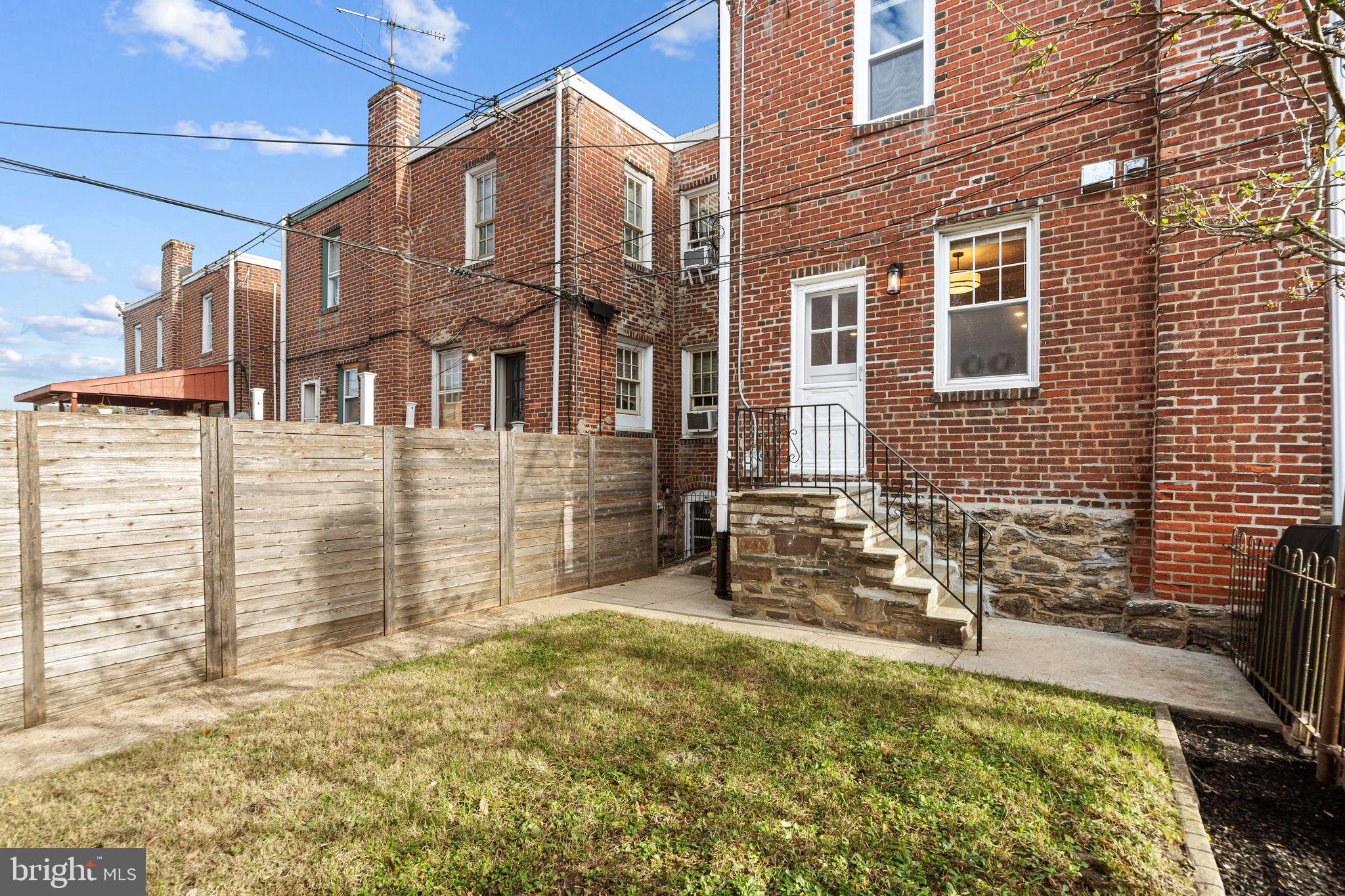 ROXBOROUGH - Residential