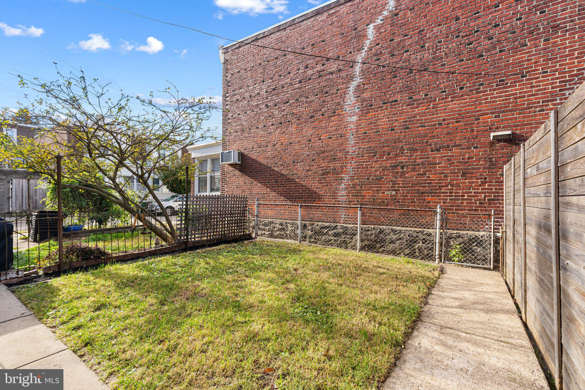 ROXBOROUGH - Residential