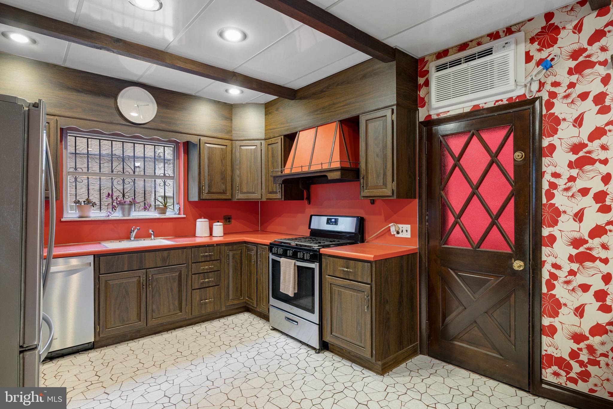 LOWER MOYAMENSING - Residential