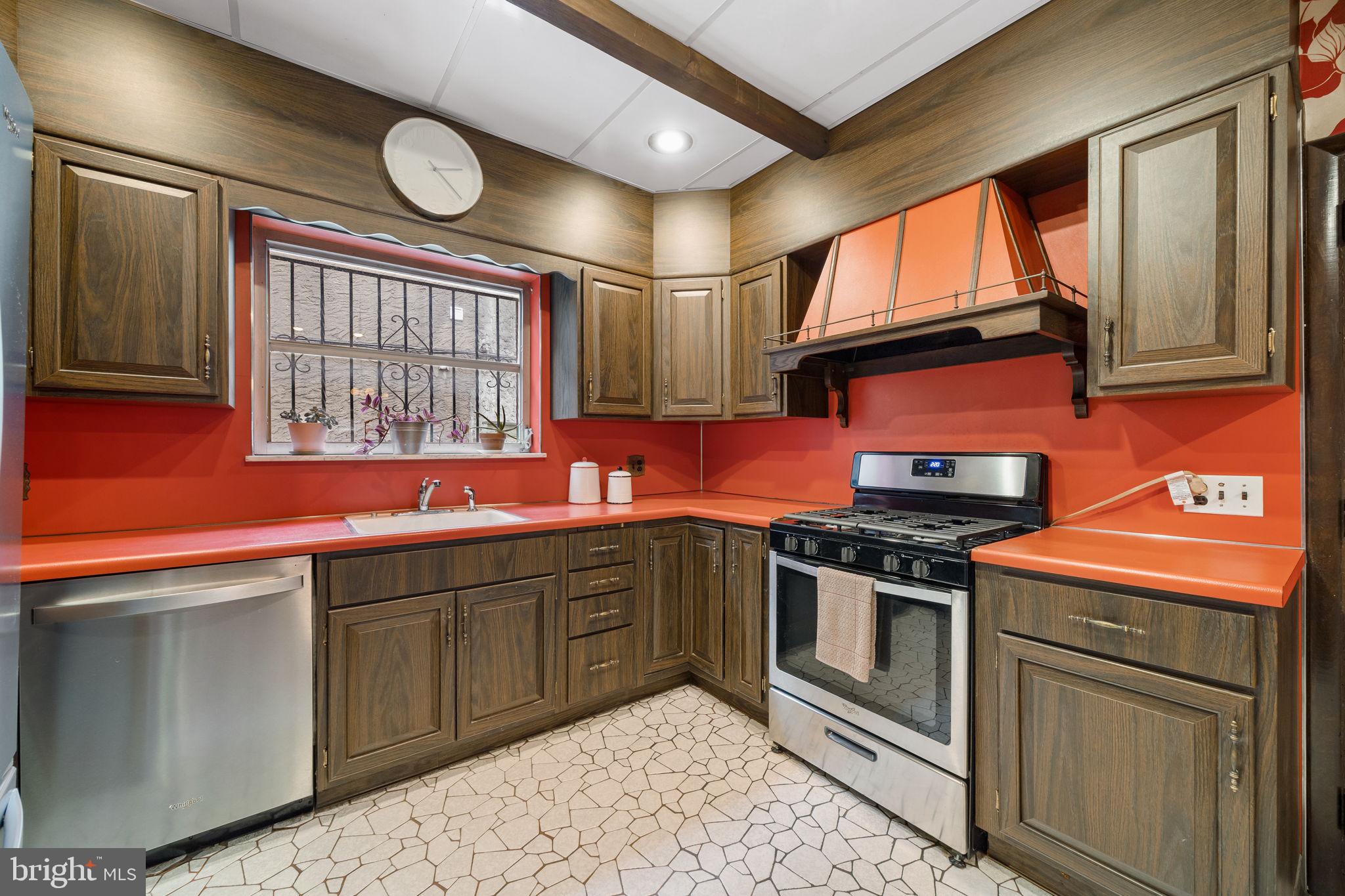 LOWER MOYAMENSING - Residential