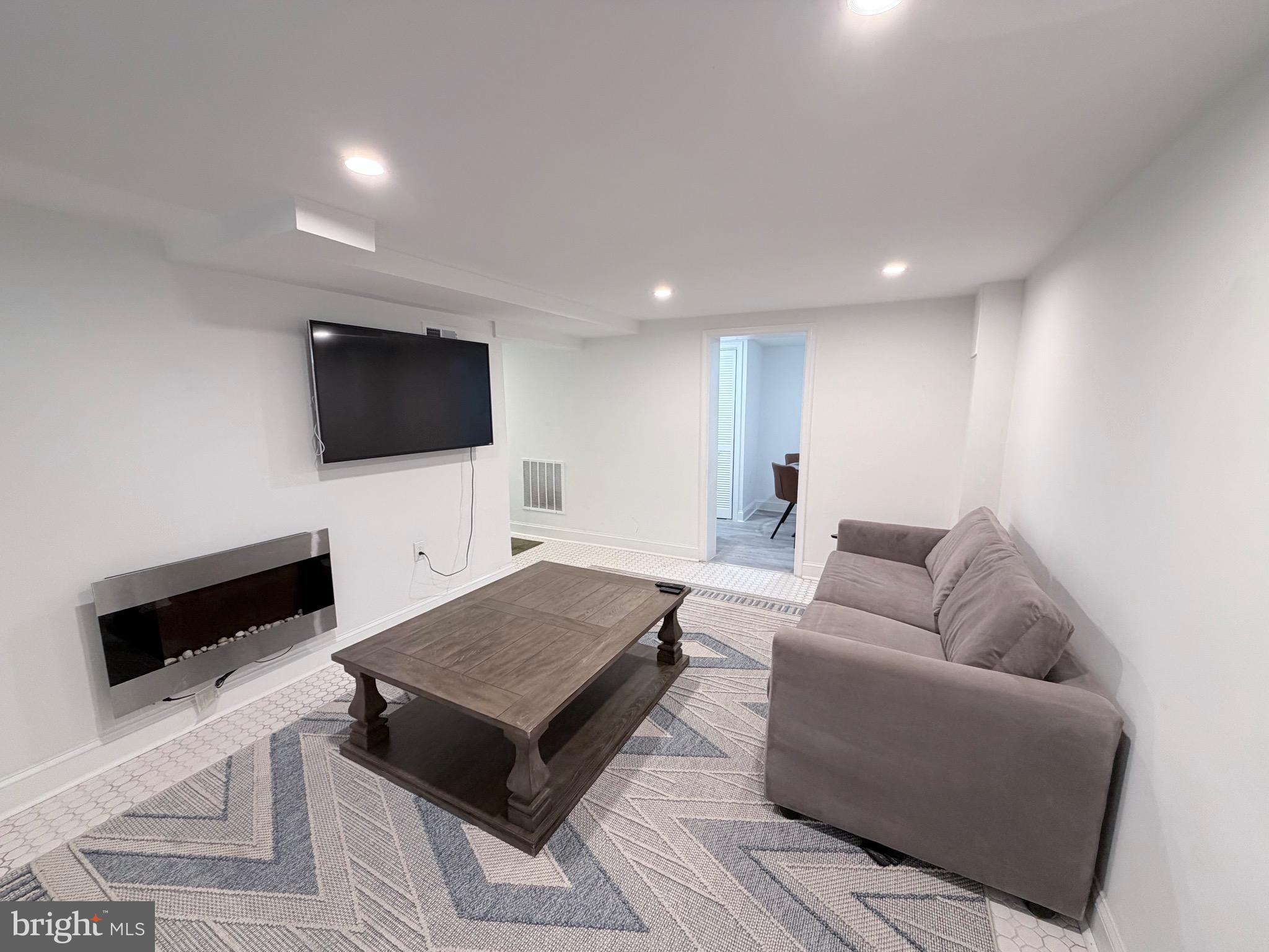 805 MALCOLM X AVENUE SE