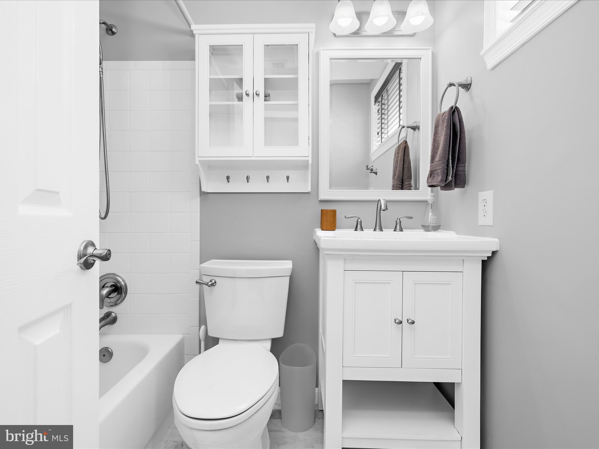 QUEEN ANNE ESTATES - Residential