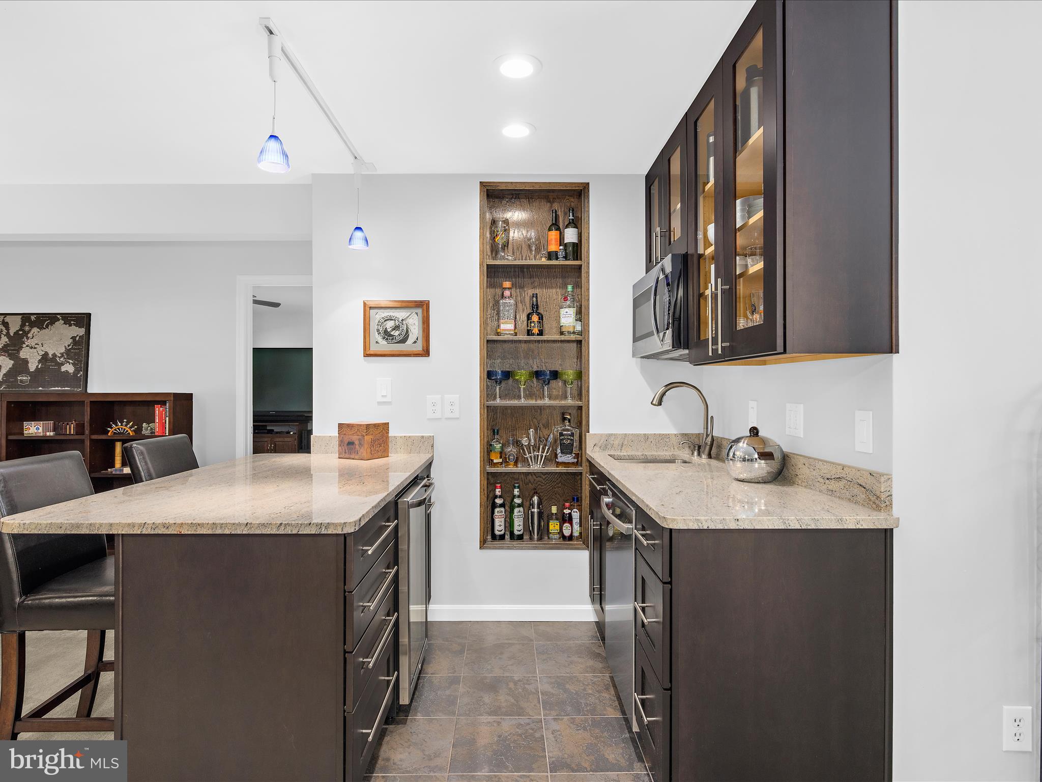 QUEEN ANNE ESTATES - Residential