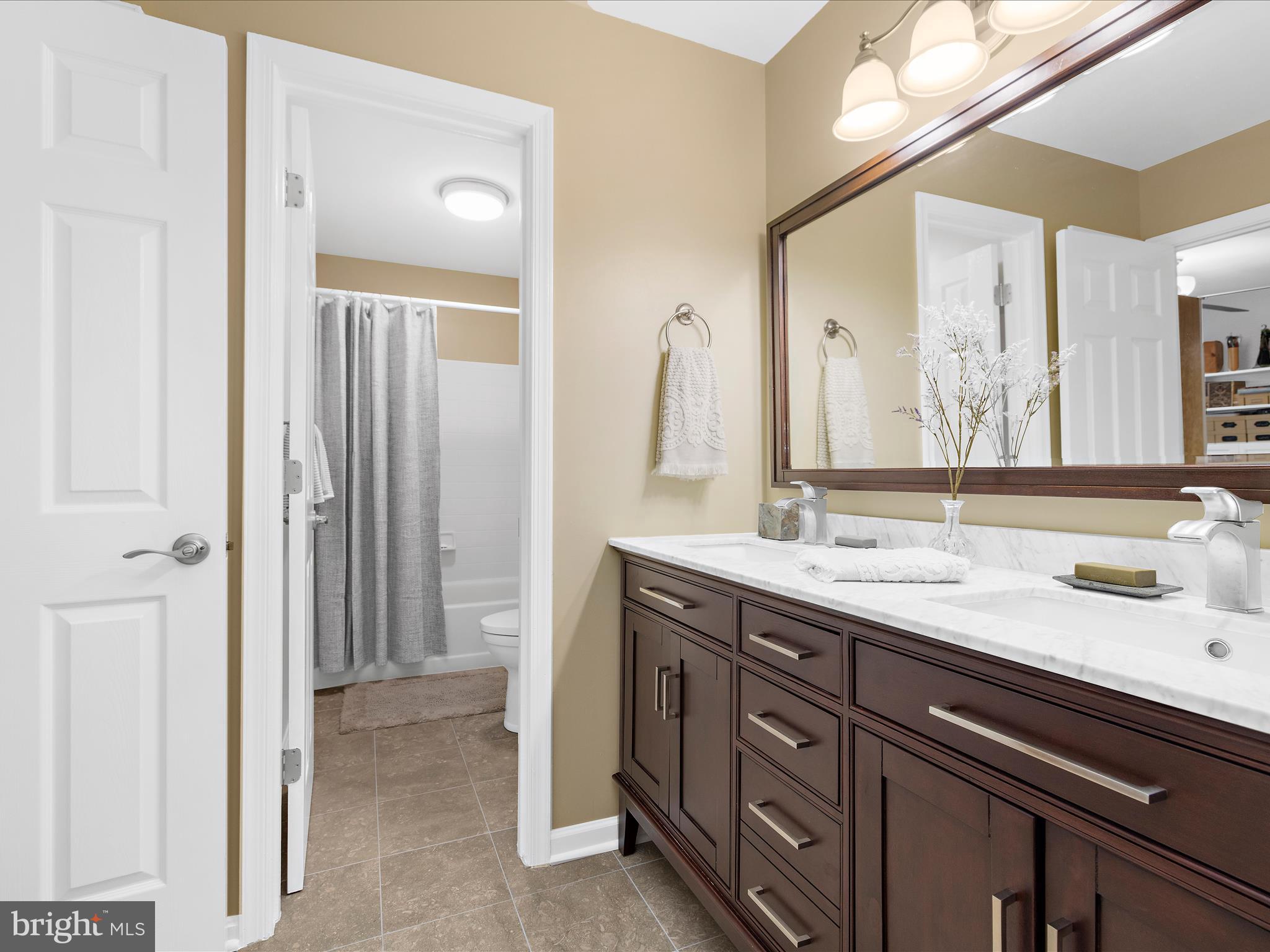 QUEEN ANNE ESTATES - Residential