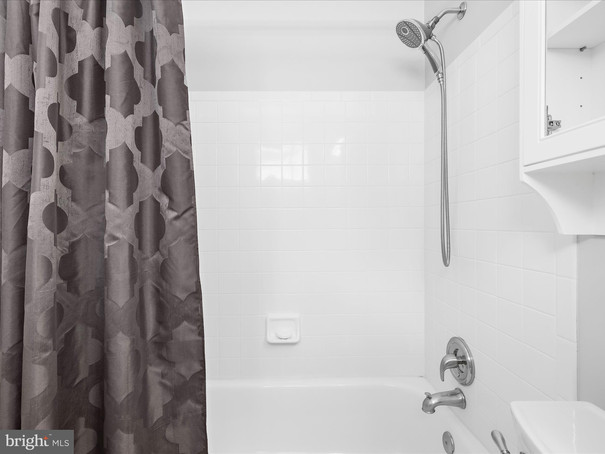 QUEEN ANNE ESTATES - Residential