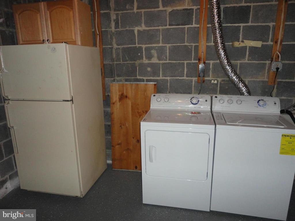 TOWNES OF ORANGE HUNT - Residential Lease