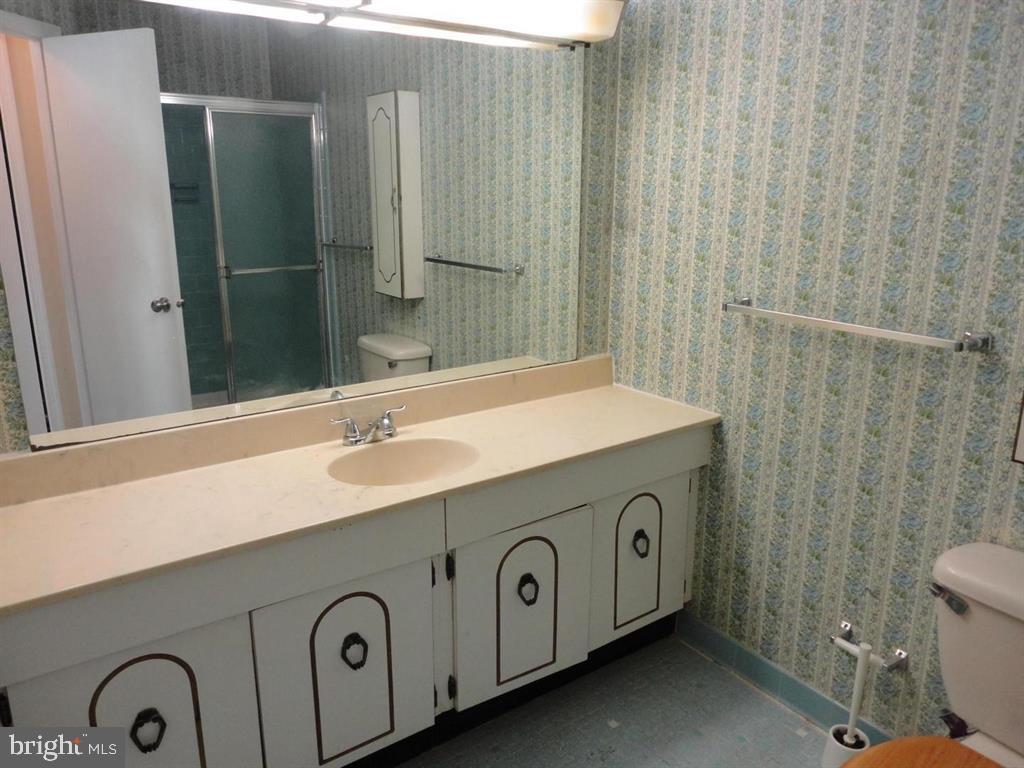 TOWNES OF ORANGE HUNT - Residential Lease