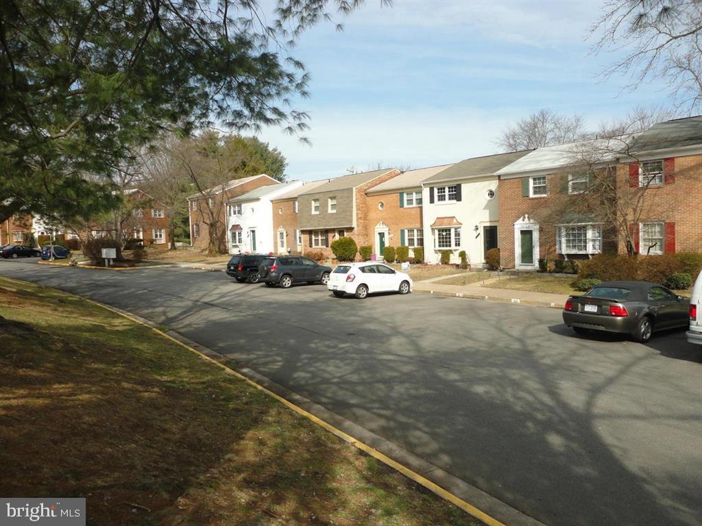 TOWNES OF ORANGE HUNT - Residential Lease