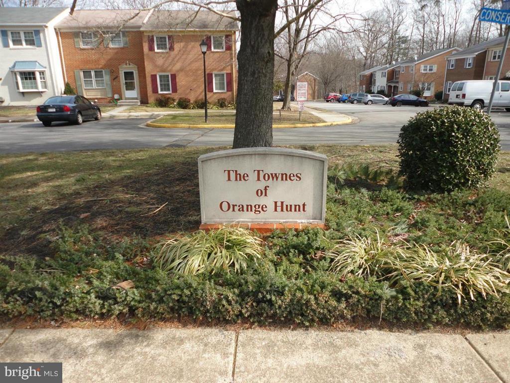 TOWNES OF ORANGE HUNT - Residential Lease