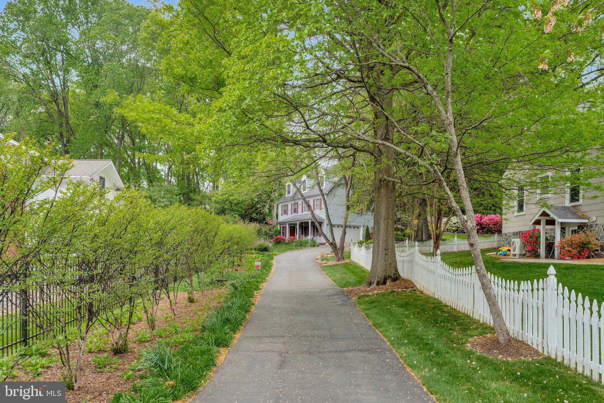 2812 ROSEMARY LANE