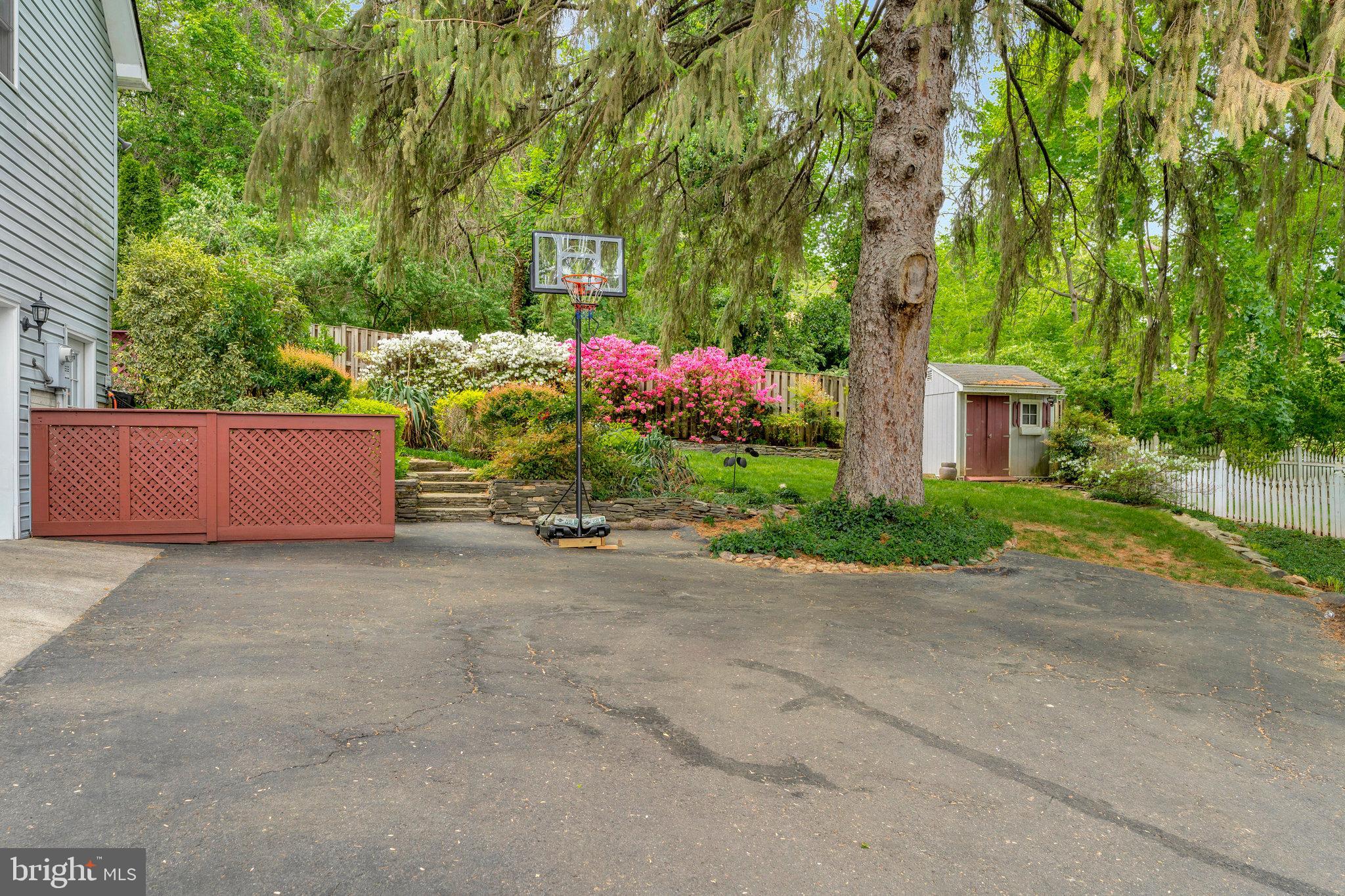 2812 ROSEMARY LANE
