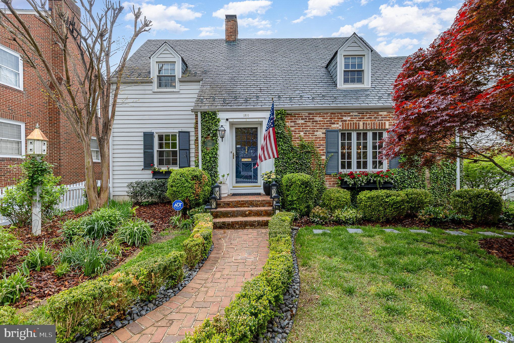 HISTORIC  DOWNTOWN FREDERICKSBURG - Residential