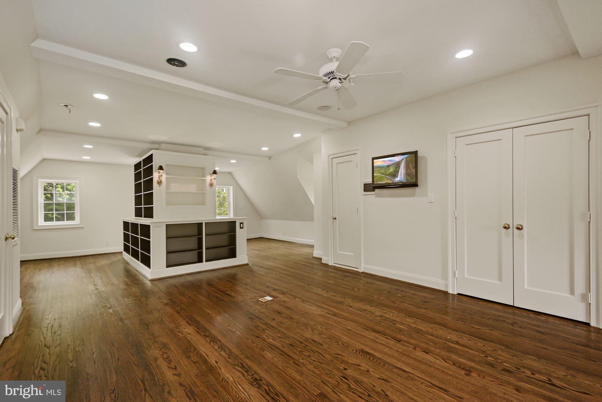 CHEVY CHASE - Residential