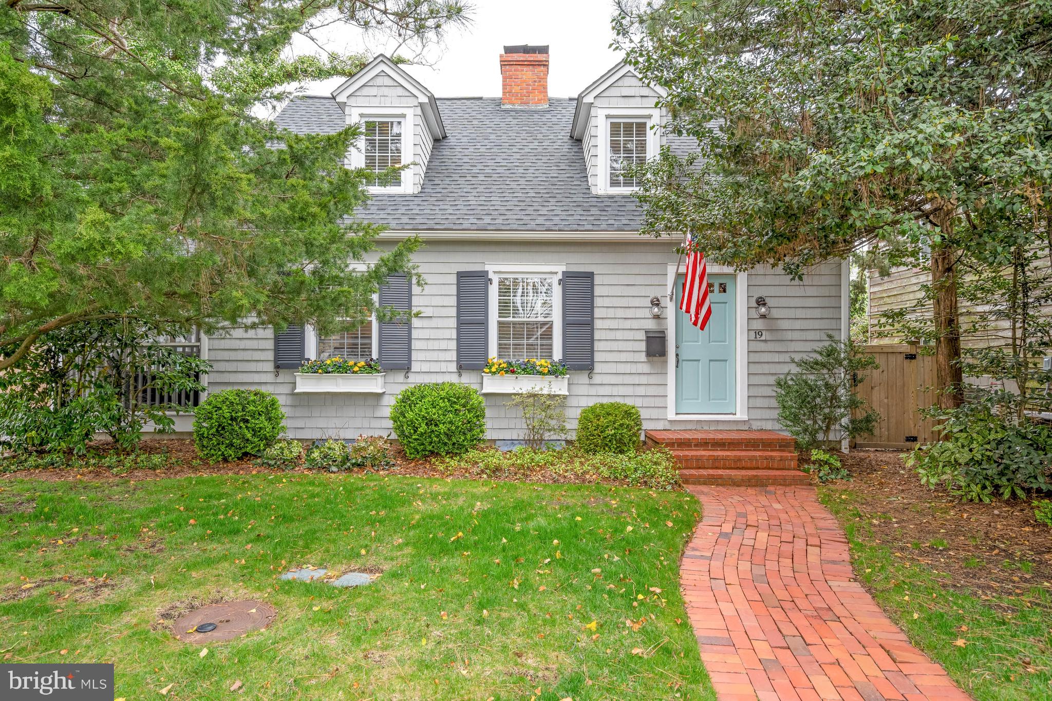 19 LAUREL STREET