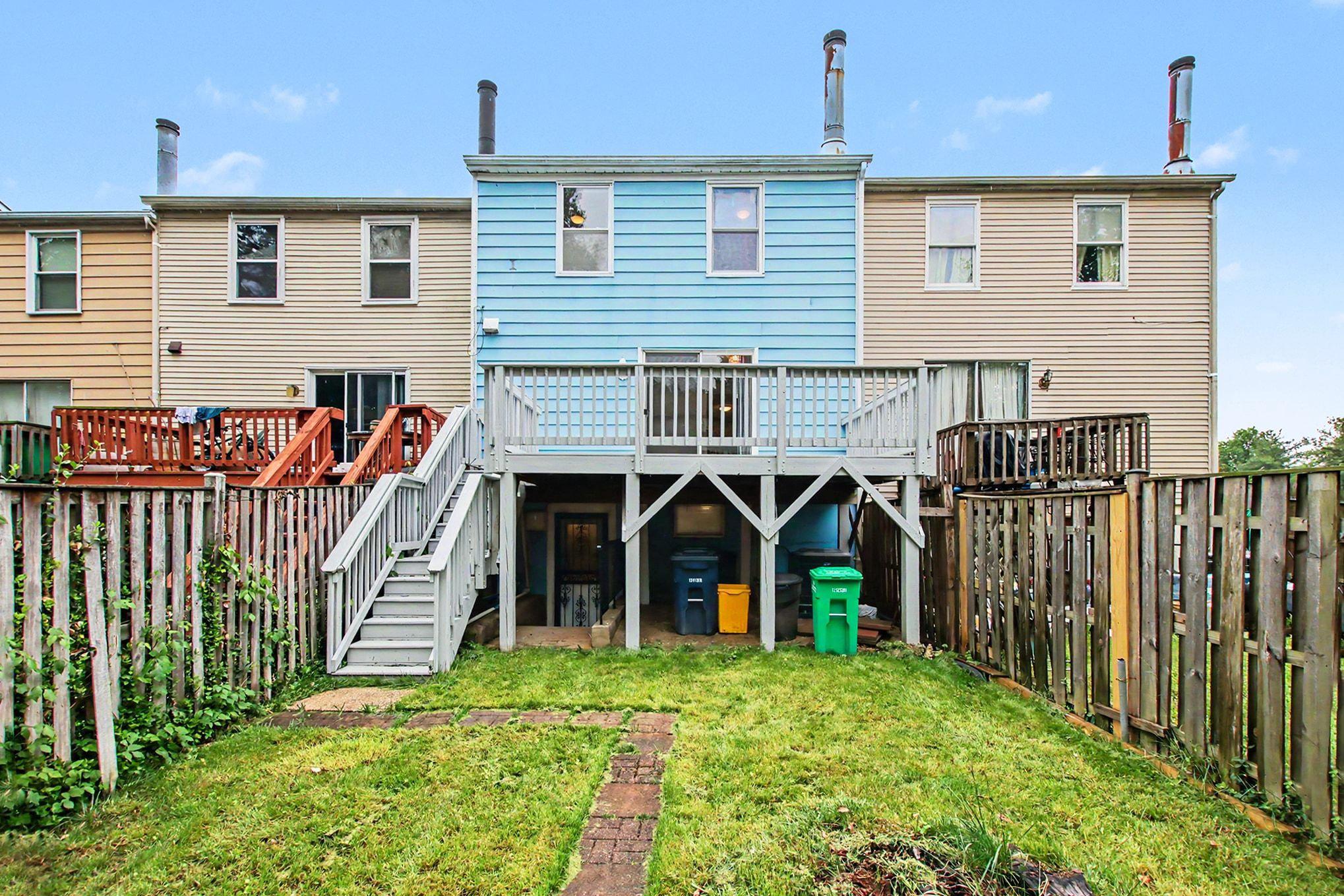 CALVERTON TOWNES - Residential
