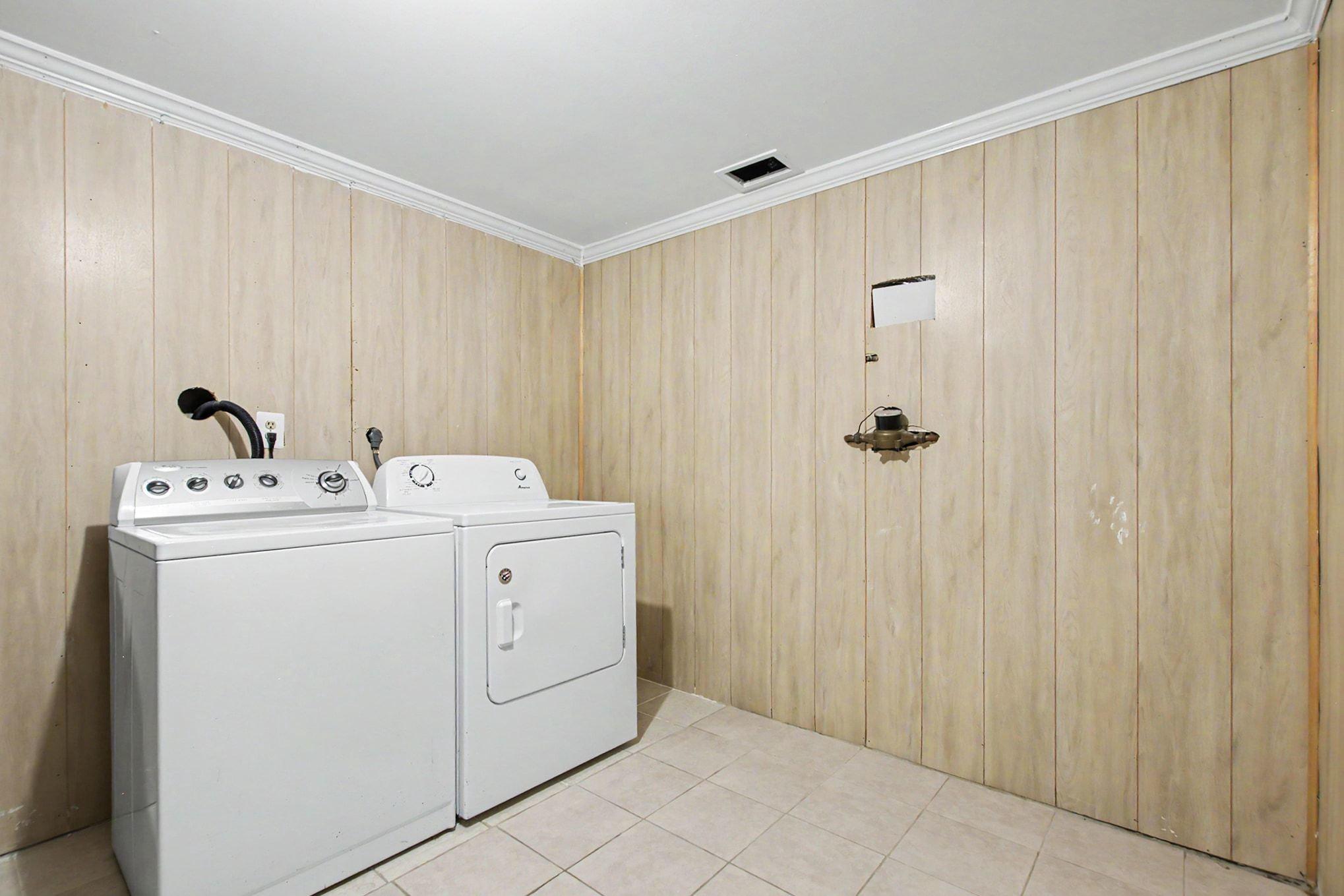 CALVERTON TOWNES - Residential