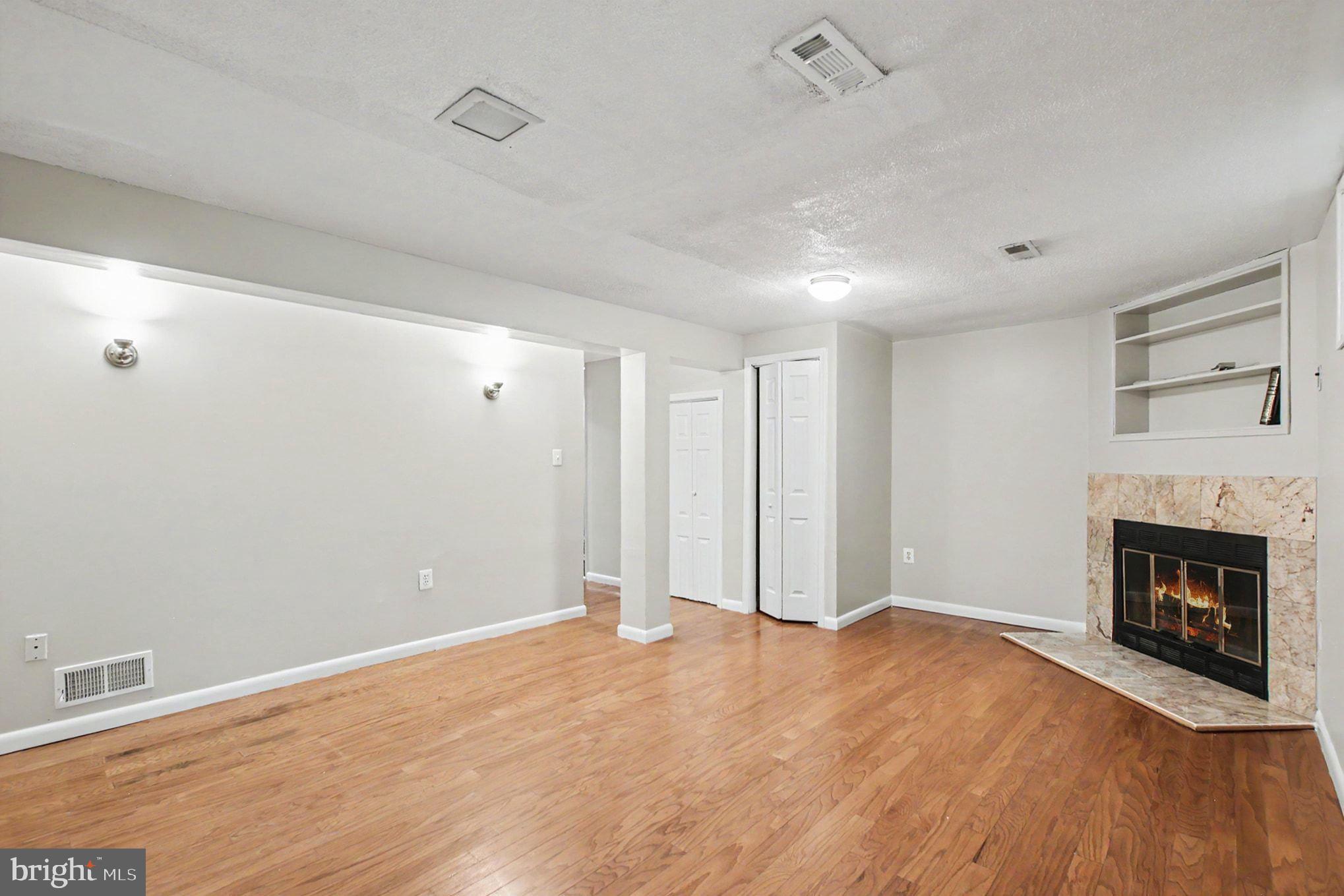 CALVERTON TOWNES - Residential