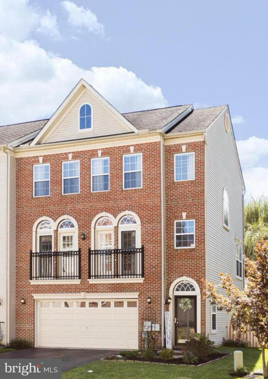 6 LAUREL WAY