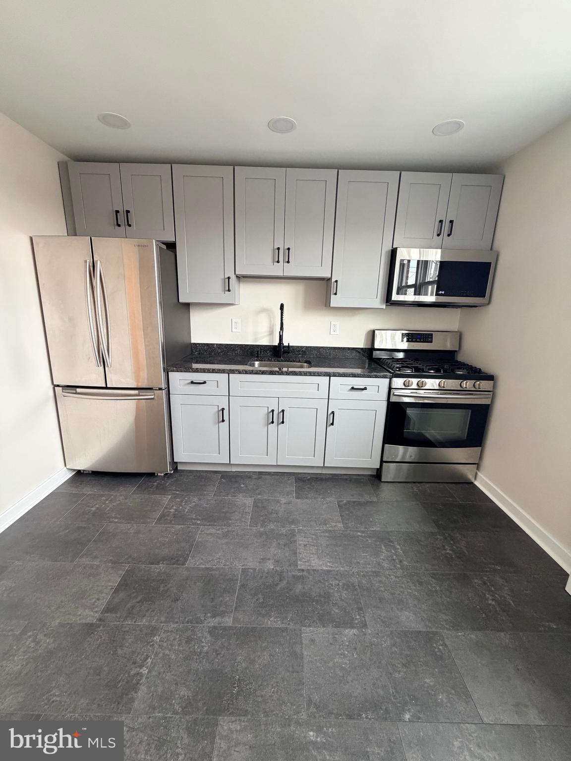 1801 W GODFREY AVENUE 3 2ND FL