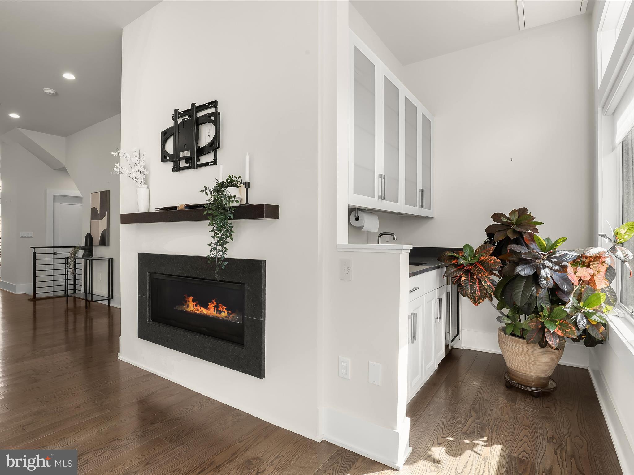 GROSVENOR HEIGHTS - Residential