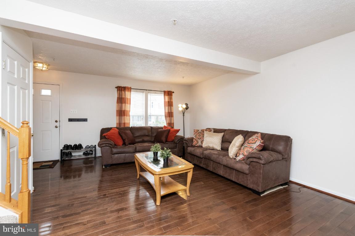 HOLLY WOODS - Residential