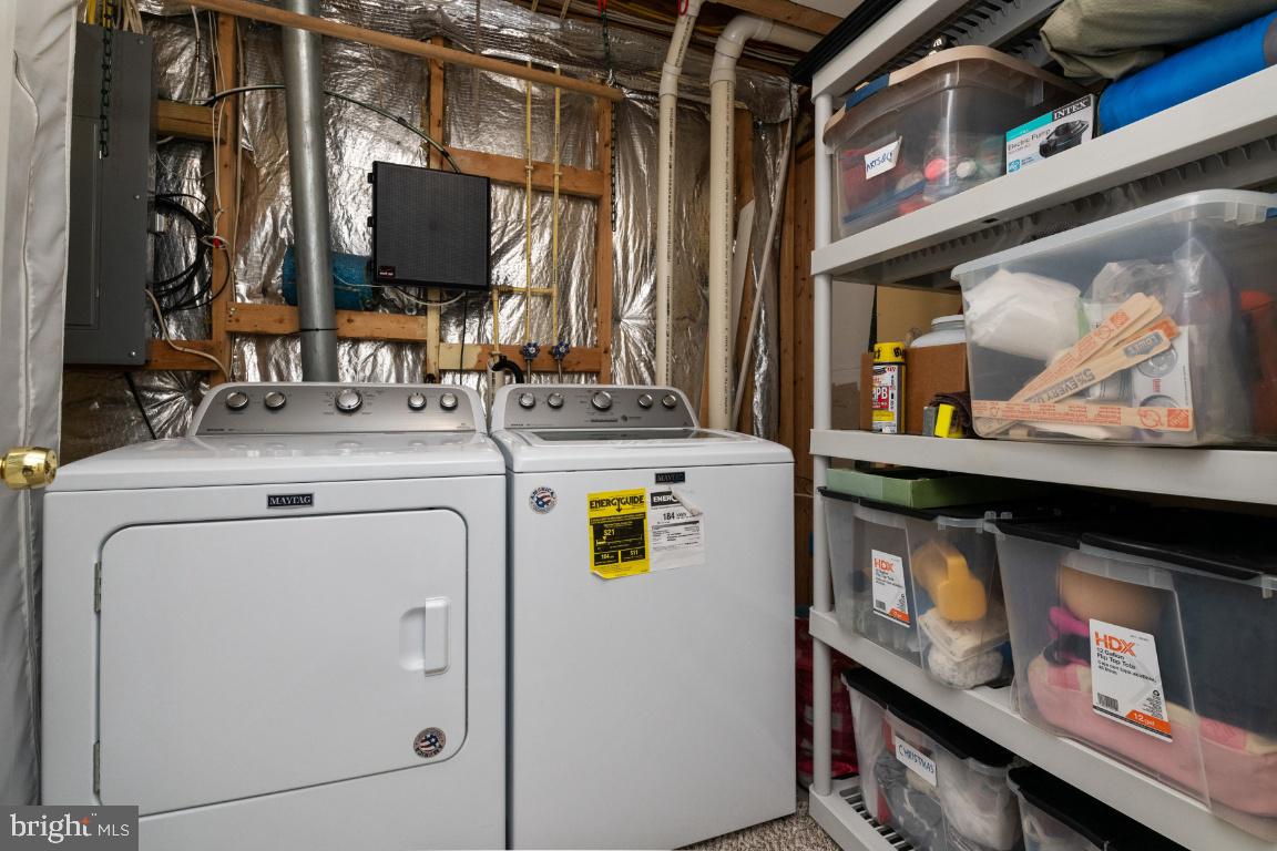 HOLLY WOODS - Residential