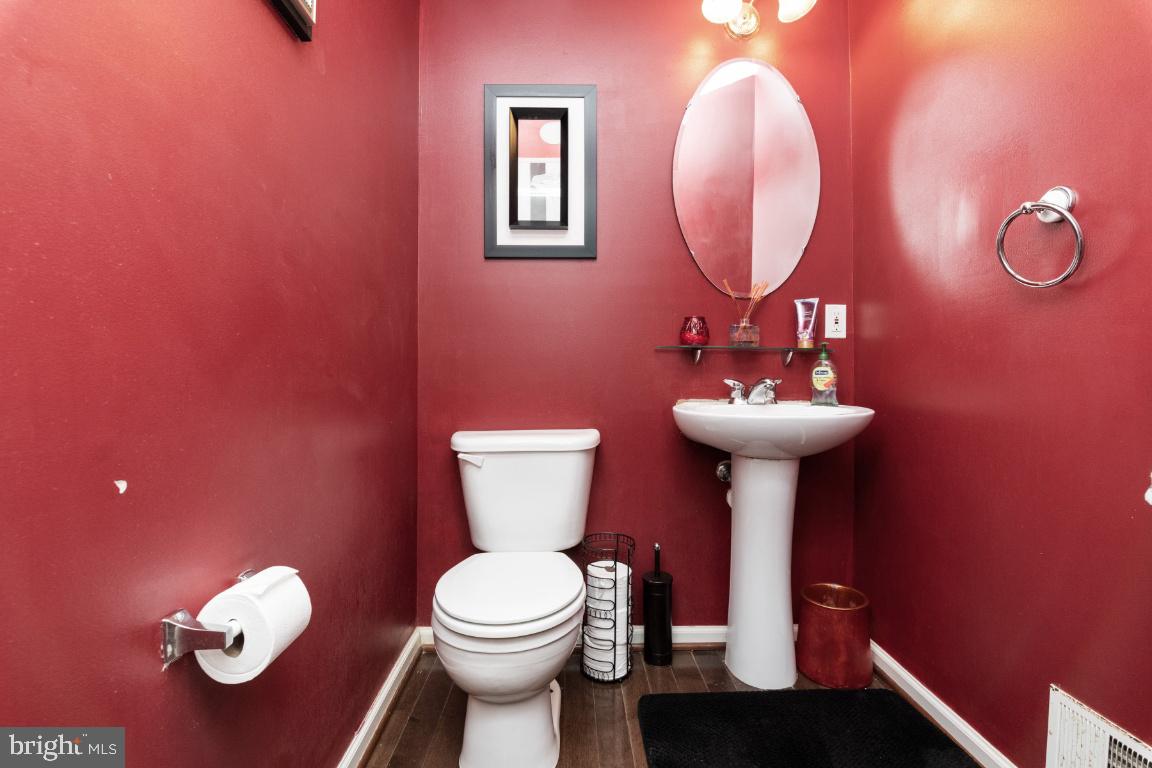 HOLLY WOODS - Residential