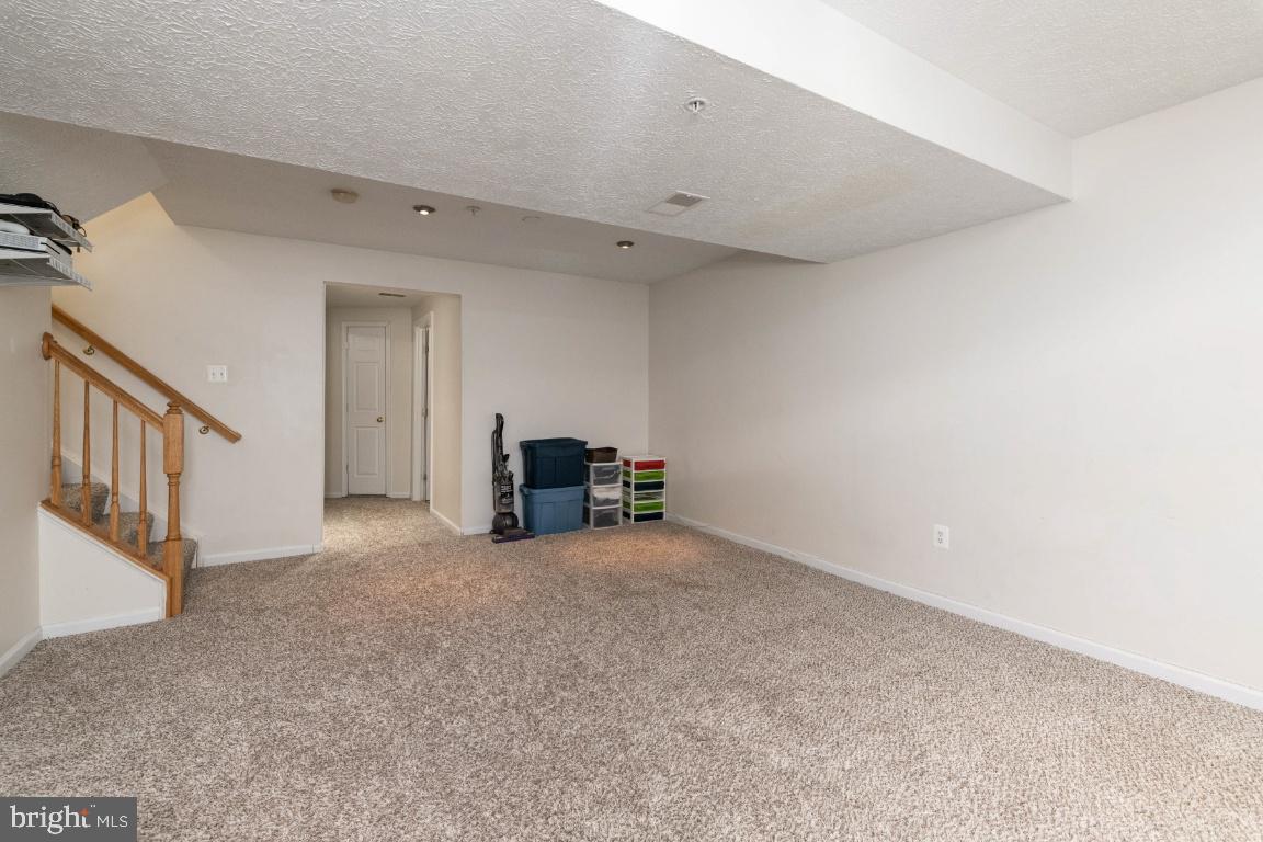 HOLLY WOODS - Residential