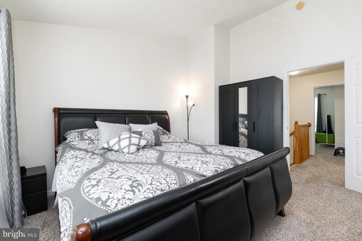 HOLLY WOODS - Residential