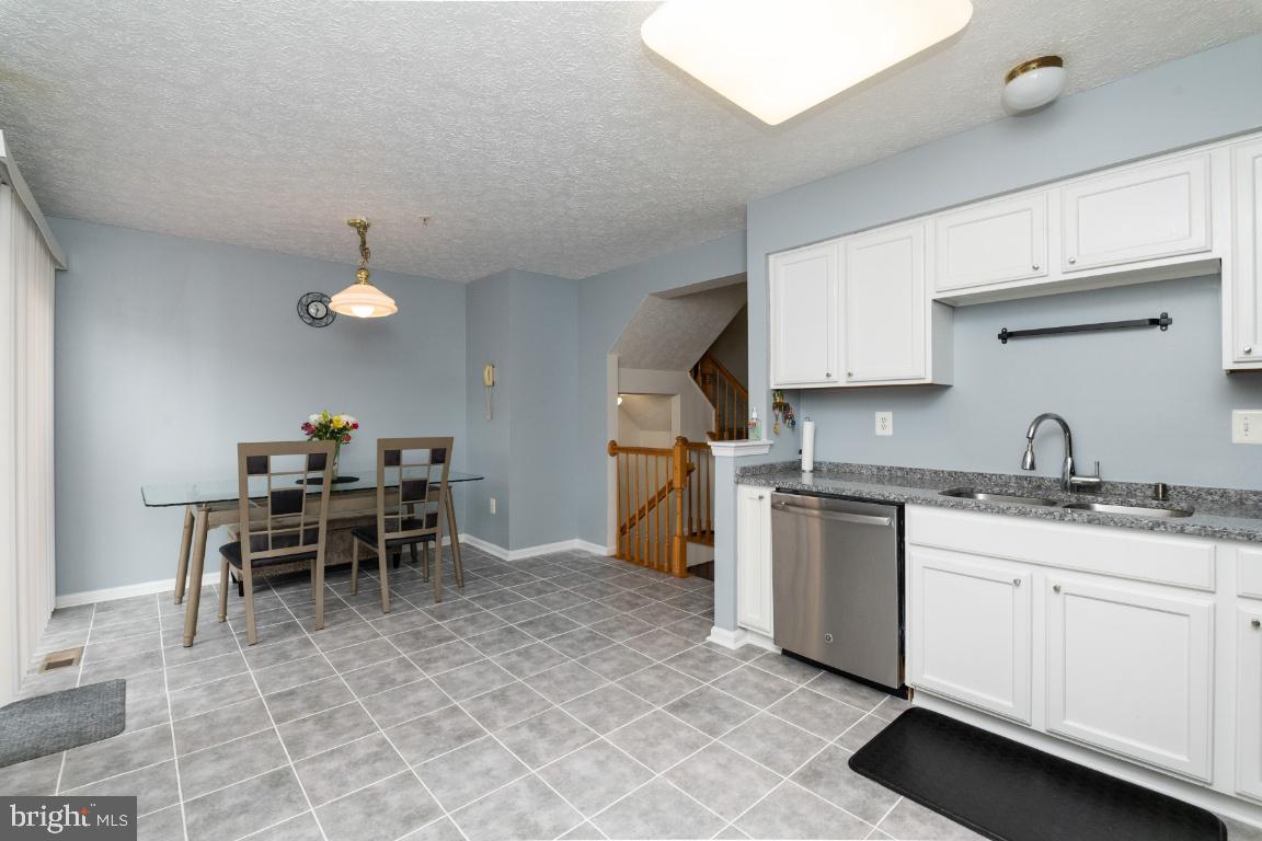 HOLLY WOODS - Residential