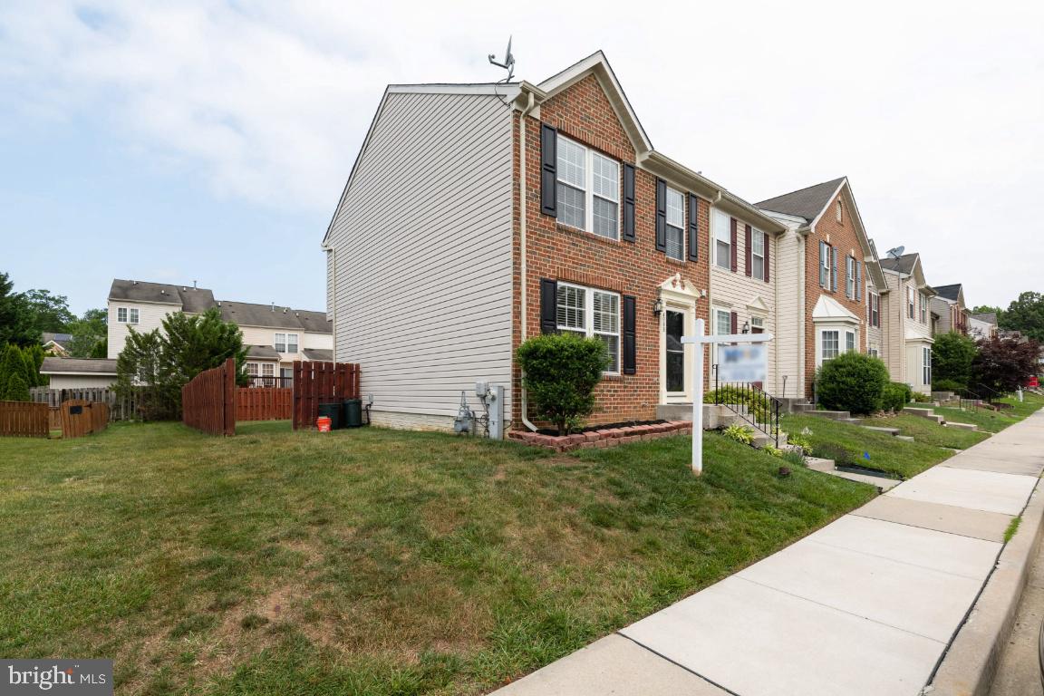 HOLLY WOODS - Residential