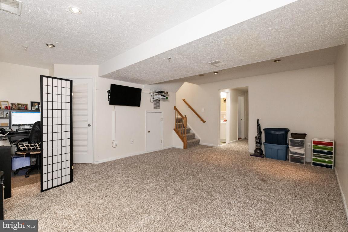 HOLLY WOODS - Residential