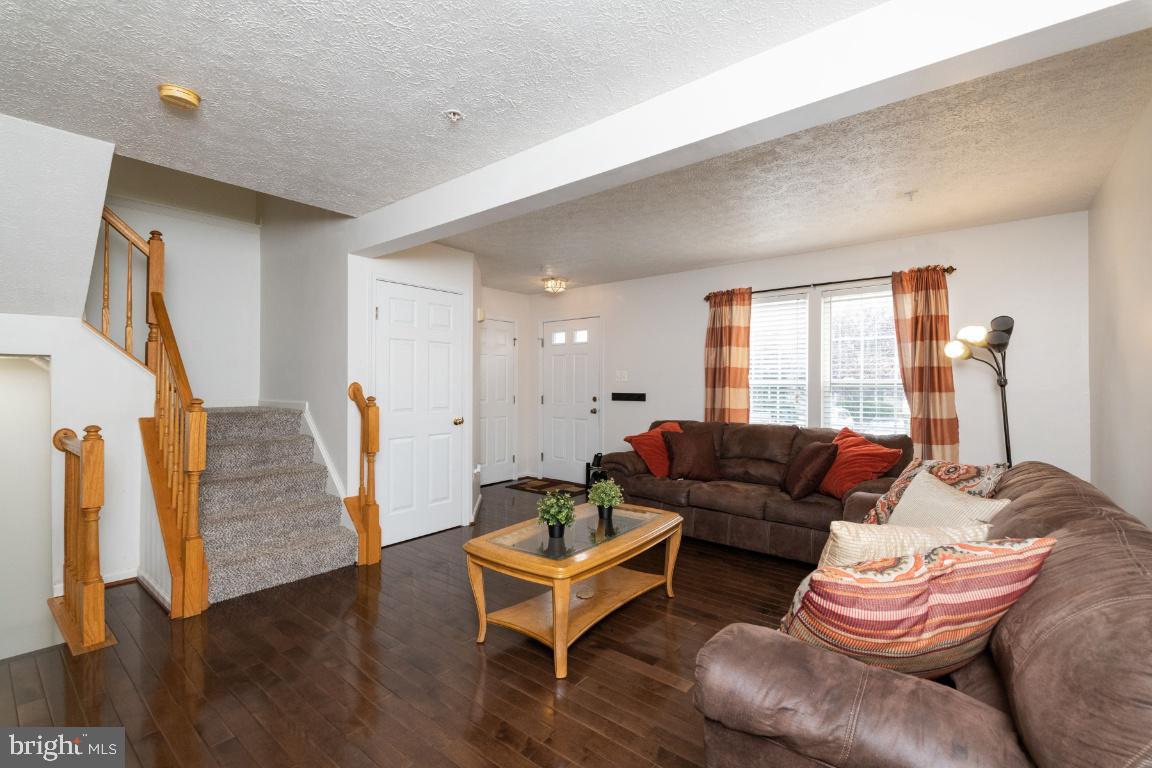 HOLLY WOODS - Residential