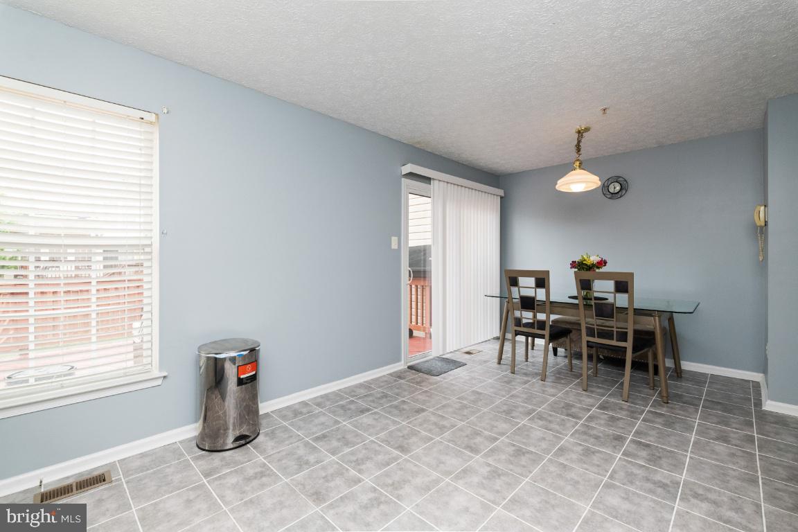 HOLLY WOODS - Residential