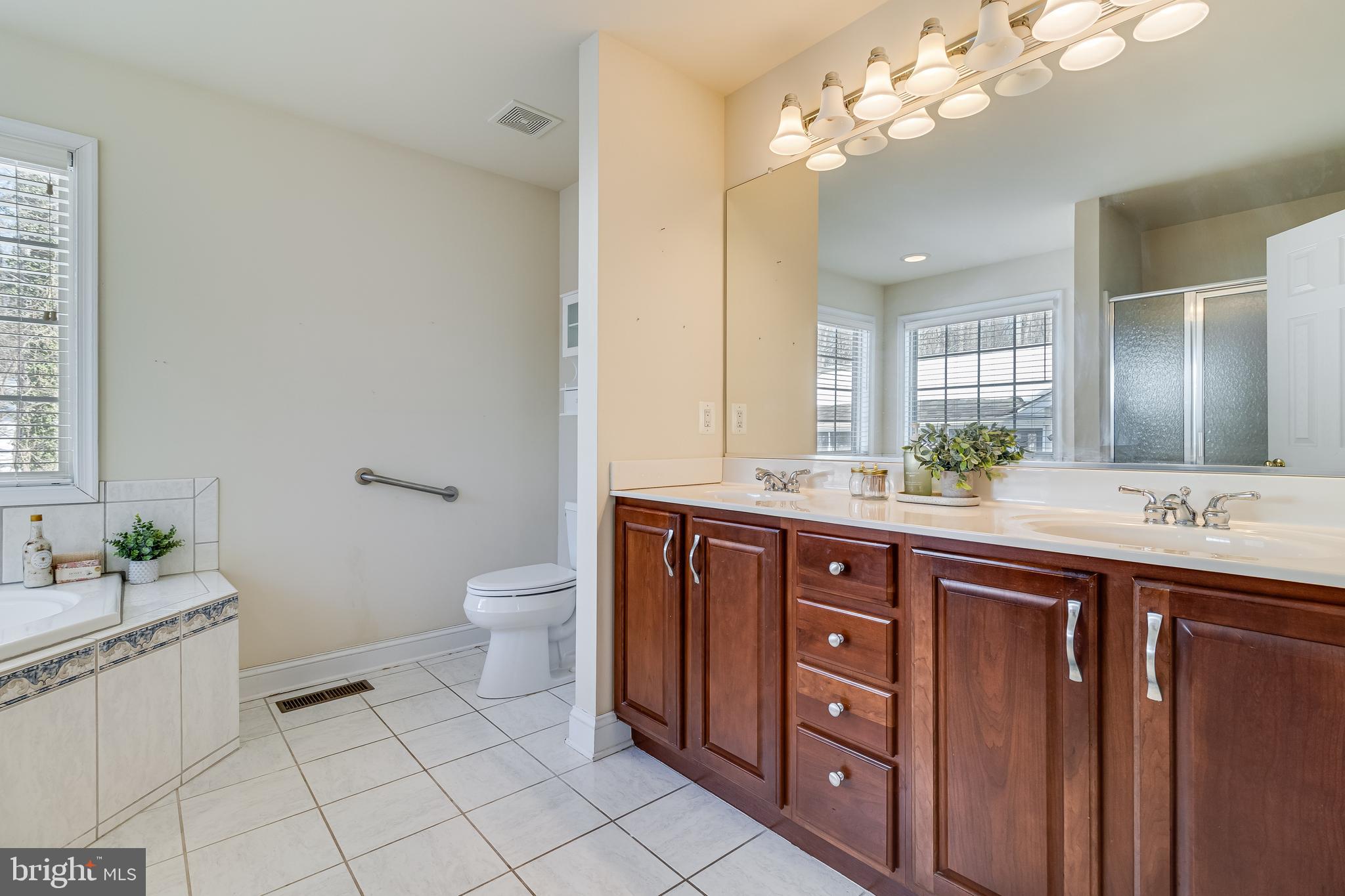 SOUTHGATE - Residential